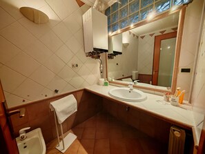 Bathroom - Vrbo Property (Monfalcone)