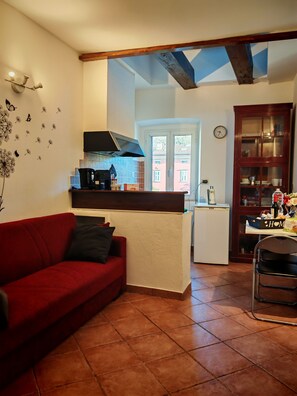 Living area - Vrbo Property (Monfalcone)