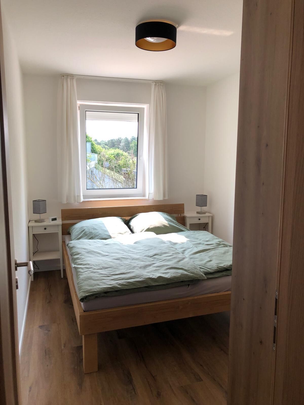 2 bedrooms, iron/ironing board, WiFi