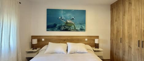 1 habitación, tabla de planchar con plancha, wifi y ropa de cama