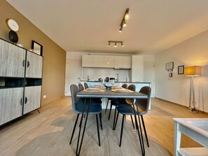 Apartment | Dining - Sparkling City Suite Near Diamonds (Antwerp)