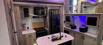 Beautiful Star Valley RV campground 5th wheel with pool, golf, & private gazebo
