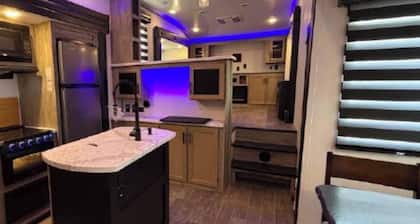 Beautiful Star Valley RV campground 5th wheel with pool, golf, & private gazebo