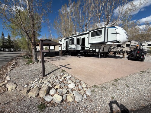 Beautiful Star Valley RV campground 5th wheel with pool, golf, & private gazebo