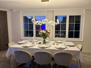 Dining - Cozy Escape House Next to Mountains & Lakes just in 35 min Zurich Center (Wangen)