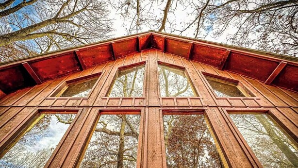 A wooden structure with large windows and a red roof. - Eremos – A Peaceful Browside Escape with Unforgettable Views (Mentone)