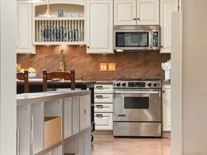 Microwave, oven, dishwasher, coffee/tea maker - Light-Filled Loft Living in a Historic Santa Fe Neighborhood (Santa Fe)