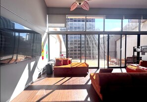 TV - PenthouseCloseTo HPU&CruiseHugeTerrace withParkingOne and half Bath up  16person (Honolulu)