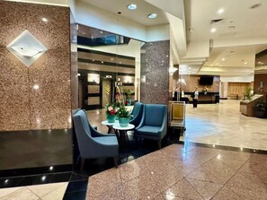 Lobby - PenthouseCloseTo HPU&CruiseHugeTerrace withParkingOne and half Bath up  16person (Honolulu)
