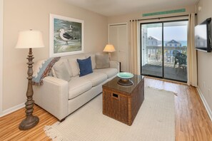 TV - 2 BR, 1 Bath 2nd Row Condo in Surfside Beach! Tropical Sands #303 (Surfside Beach)