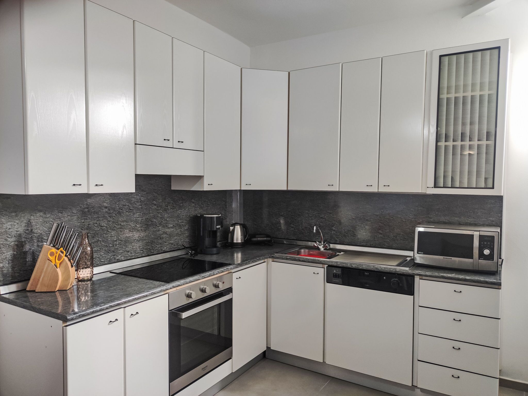 Frigorifero, microonde, forno, lavastoviglie
