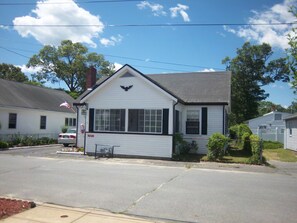 Exterior - Fully Furnished home short walk to Swifts Beach (Wareham)