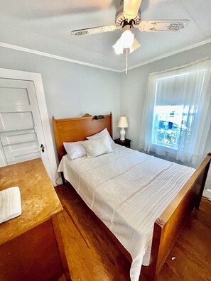 Room - Fully Furnished home short walk to Swifts Beach (Wareham)