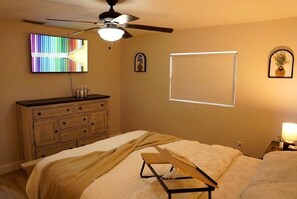 2 bedrooms, iron/ironing board, Internet, bed sheets - 2-bedroom farmhouse in peaceful Tampa with cool AC breeze (Tampa)