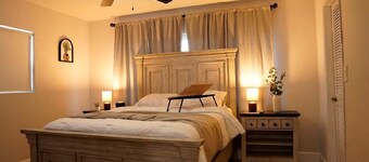 2-bedroom farmhouse in peaceful Tampa with cool AC breeze