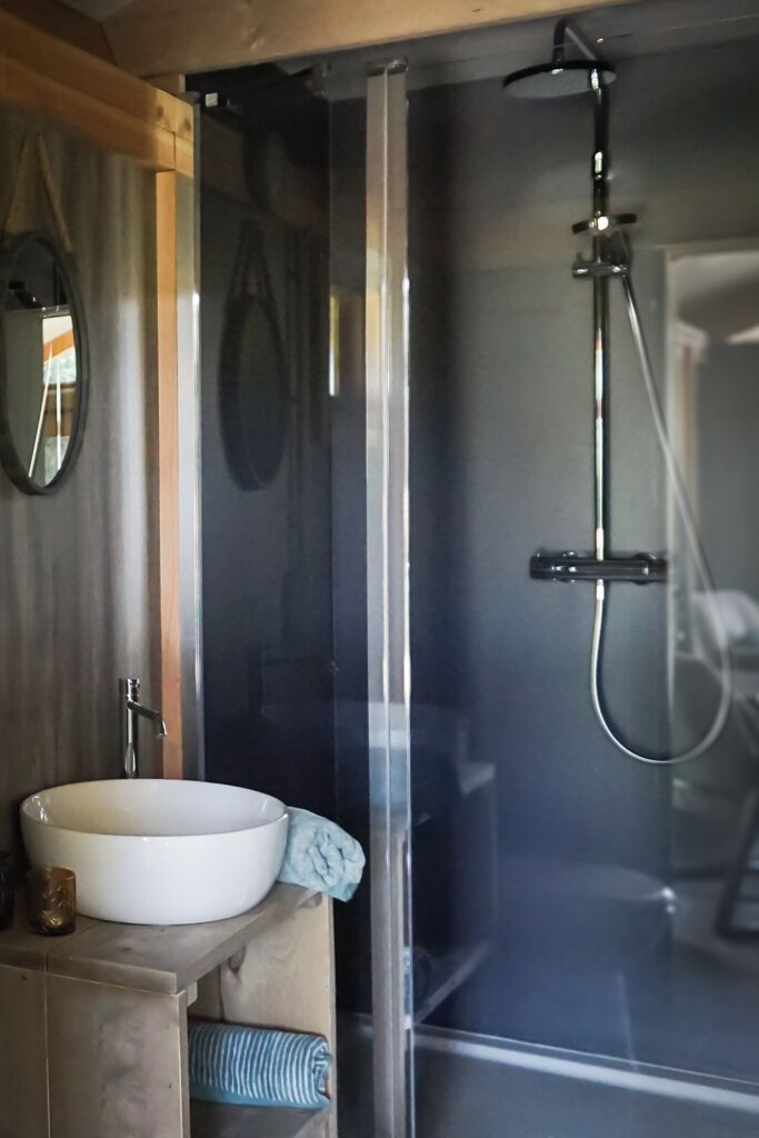 Shower, toilet paper