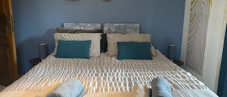 4 habitaciones, tabla de planchar con plancha, cuna de viaje y wifi