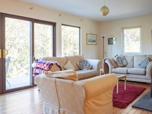Living area - Beautiful private villa for 6 people with WIFI, TV and pets allowed (Isle Of Skye)