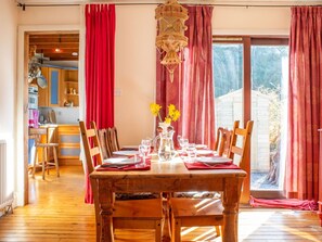 Dining - Beautiful private villa for 6 people with WIFI, TV and pets allowed (Isle Of Skye)