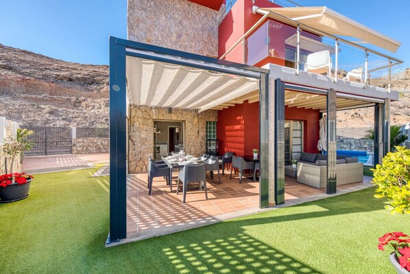 Outdoor dining - Villa del Sur - Luxury with heated pool and BBQ (Mogán)
