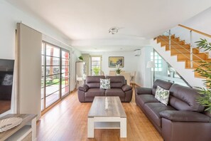 TV, ping pong - Villa Chil - Luxury with heated pool and BBQ (Mogán)