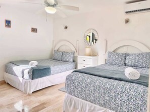2 bedrooms, iron/ironing board, travel cot, WiFi - Oceanfront 2BR - Cancun - Beach Access - Sleeps 6 (Cancún)