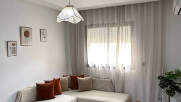 Apartment, 1 Bedroom, Accessible, Smoking | Living area