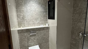Apartment, 1 Bedroom, Accessible, Smoking | Bathroom