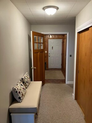 Interior - Spacious 5-bedroom lake house in Standish, ME (Standish)