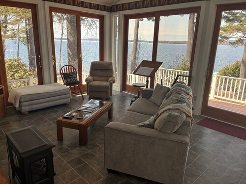Spacious 5-bedroom lake house in Standish, ME