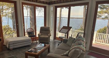 Spacious 5-bedroom lake house in Standish, ME