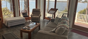Spacious 5-bedroom lake house in Standish, ME