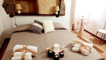 Chambre Double Supérieure, vue cour intérieure