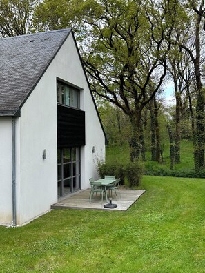 Outdoor dining - Vrbo Property (Le hezo)