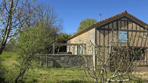 Exterior - Fully renovated Gers farmhouse with swimming pool. 4-star accommodation (Saint-Griède)