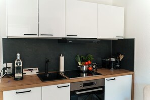Private kitchen - Vellmar Oase am Park, central, quiet, 24/7 self check in, Edeka and bakery 50m (Vellmar)
