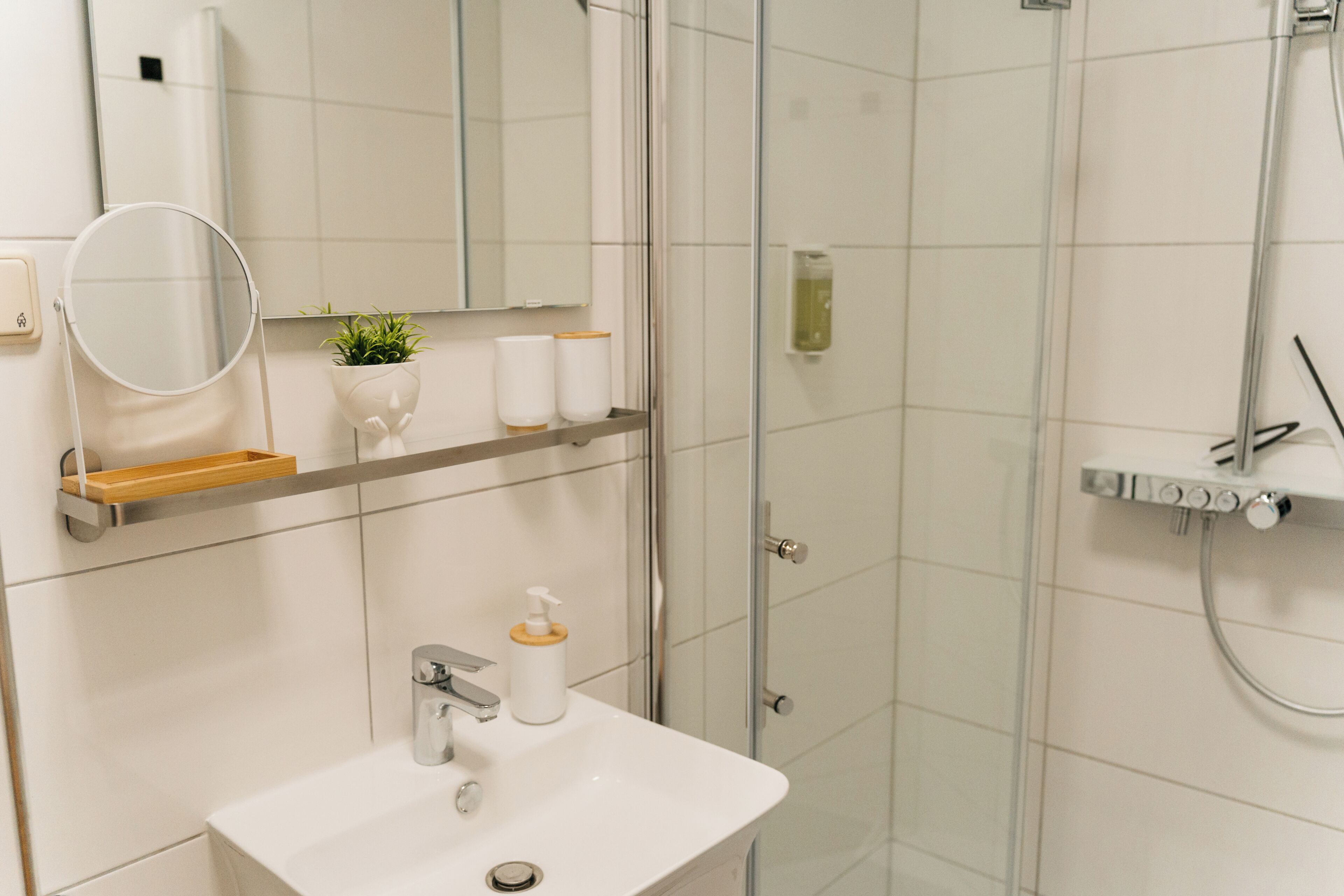 Haartrockner, Handtücher, Seife, Shampoo