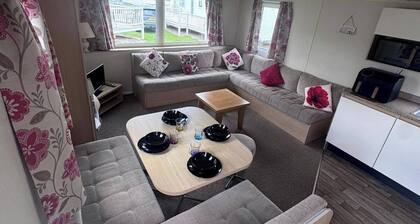 P48 Coastfields. Nice 3-bedroom caravan in Ingoldmells perfect for family fun