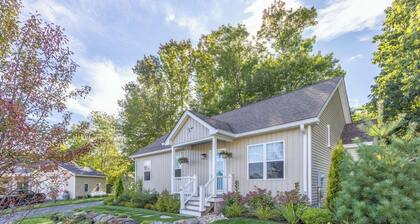 Heron's Haven - Quiet Cottage in Camden w/ Hot Tub