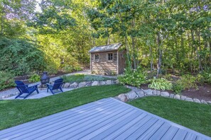 Terrace/patio - Heron's Haven - Quiet Cottage in Camden w/ Hot Tub (Camden)