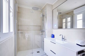 Apartment | Bathroom - Comftable Apartment a/c 1br/4p - Saint-mande (Saint-Mandé)