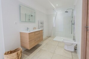 Bathroom - Villa Wonderfull sea view (Sari-Solenzara)