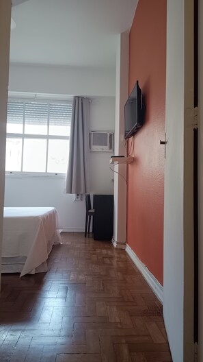 1 slaapkamer, een bureau, een strijkplank/strijkijzer, gratis wifi