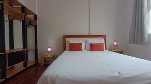 1 slaapkamer, een bureau, een strijkplank/strijkijzer, gratis wifi