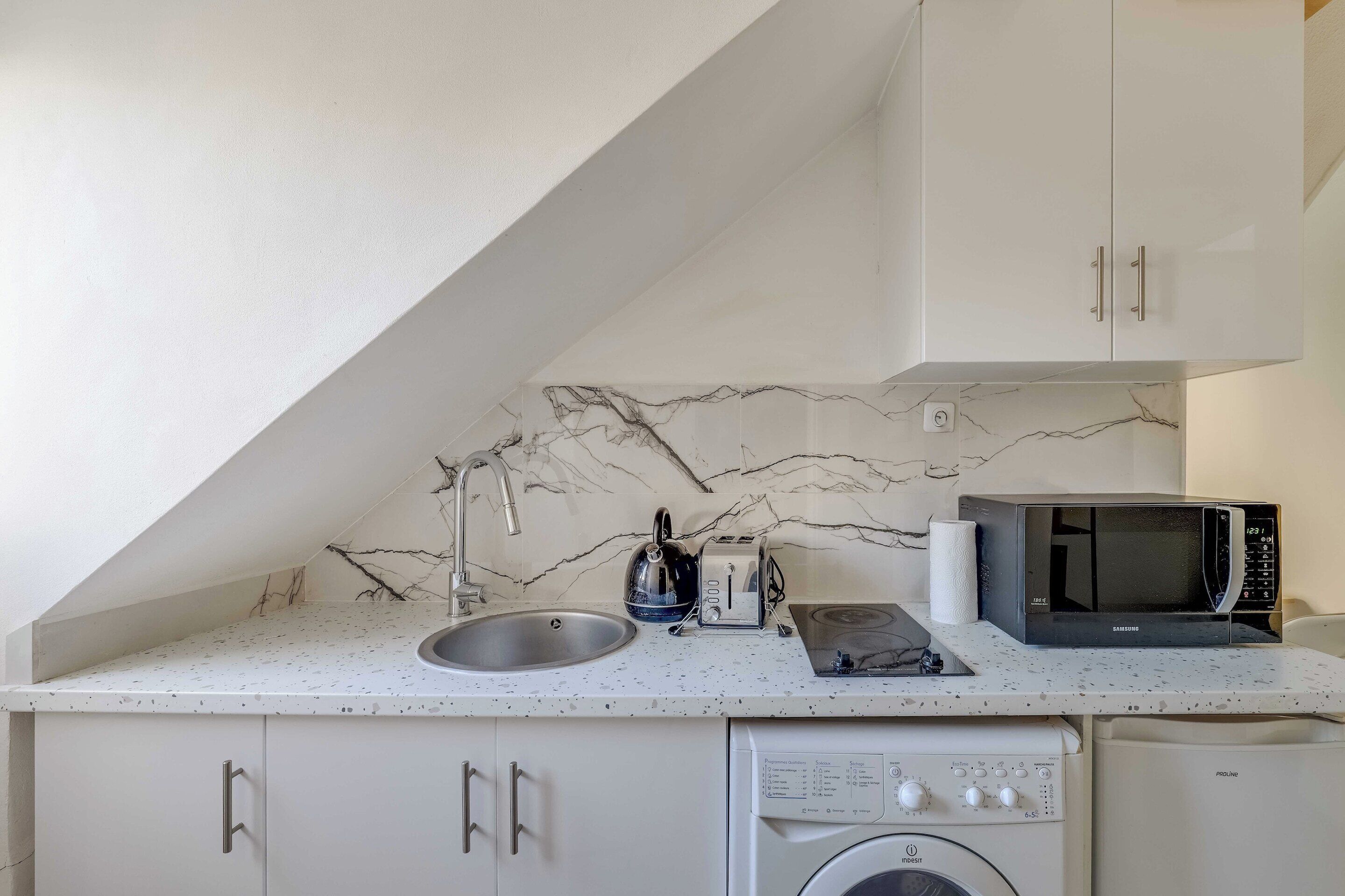 Apartment | Private kitchen | Coffee/tea maker, fridge, microwave, stovetop