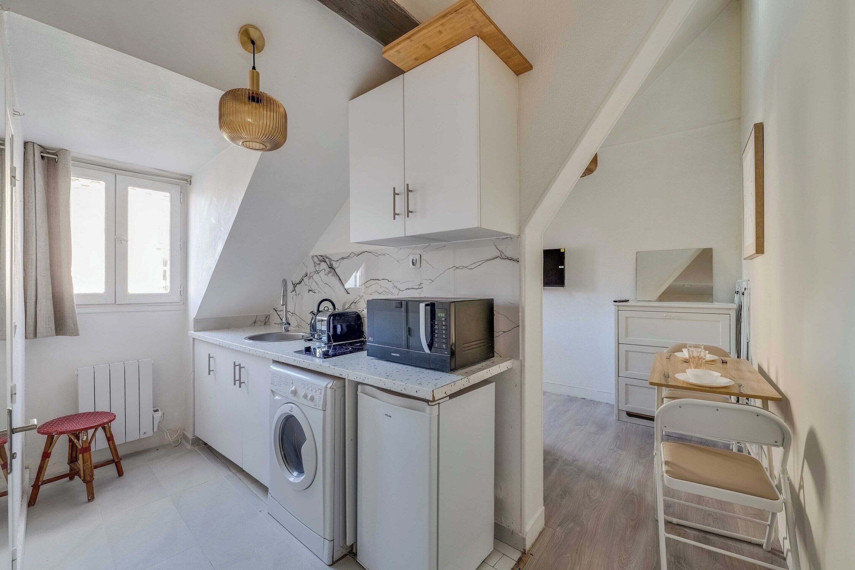 Apartment | Private kitchen | Coffee/tea maker, fridge, microwave, stovetop