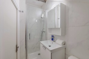 Apartment | Bathroom - Charming Studio - 2P- le Marais (Paris)