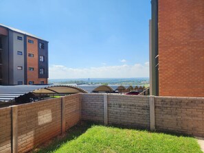 Property grounds - Lux Living 1-Bed Apartment (Johannesburg)