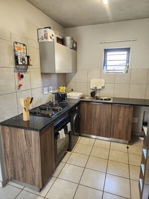 Private kitchen - Lux Living 1-Bed Apartment (Johannesburg)