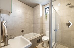 Bathroom - Lux Living 1-Bed Apartment (Johannesburg)